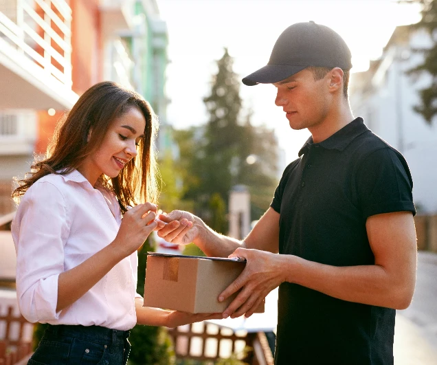 Kurier odbierze paczkę i dostarczy ją do nas - Savicki
